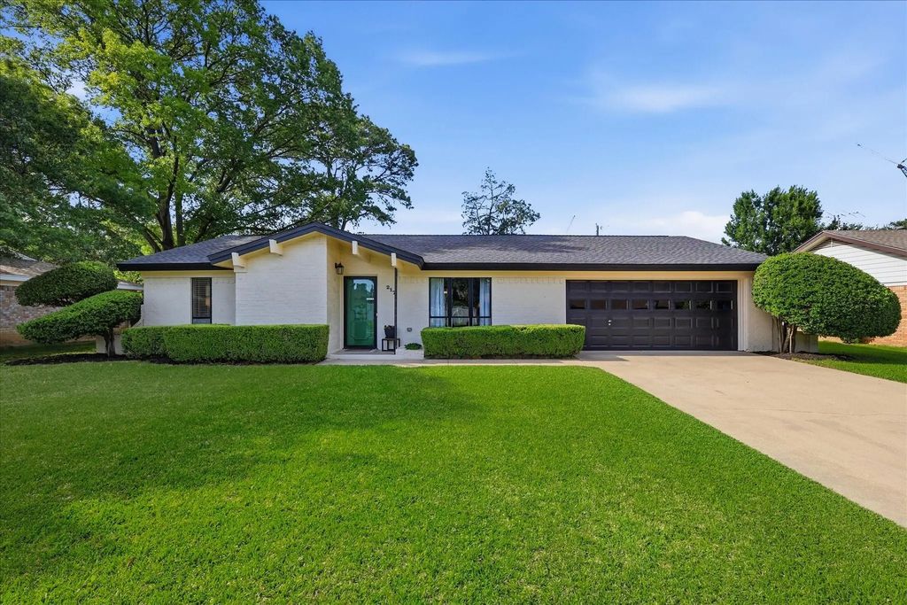 217 E Louella Drive, Hurst