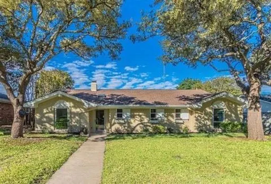 412 Ridgewood Drive, Richardson
