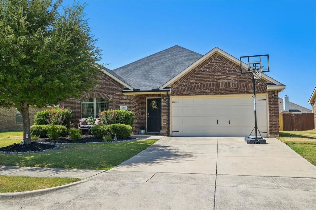 702 Sendero Drive, Arlington