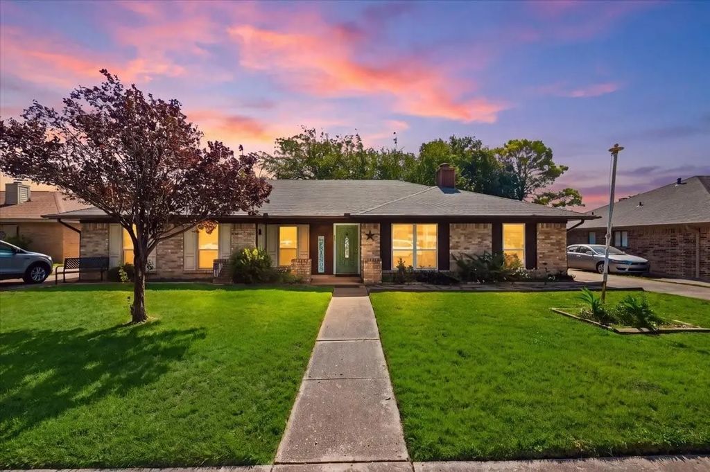 814 Rock Creek Drive, Euless