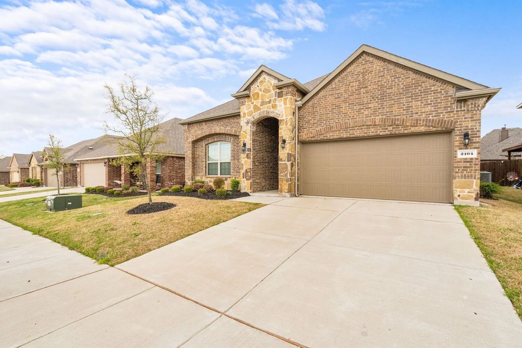 2104 Lake Cliff Drive, Little Elm