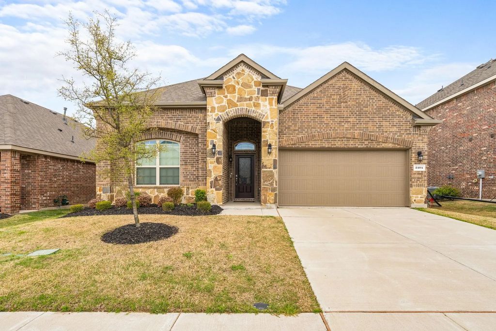 2104 Lake Cliff Drive, Little Elm