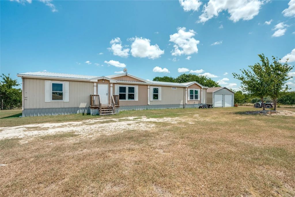 348 Private Road 477, Hillsboro