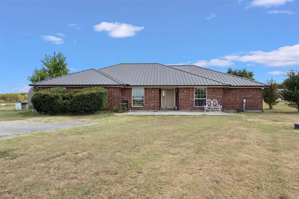 5215 Ganzer Road W, Krum