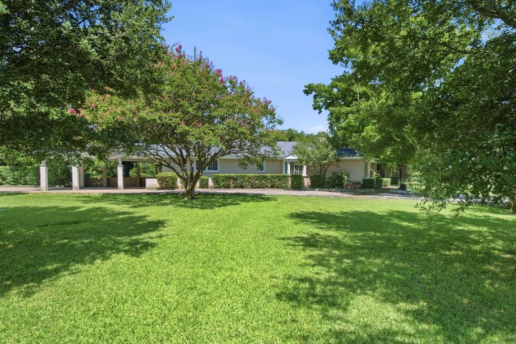435 Horseshoe Trail W, Aledo