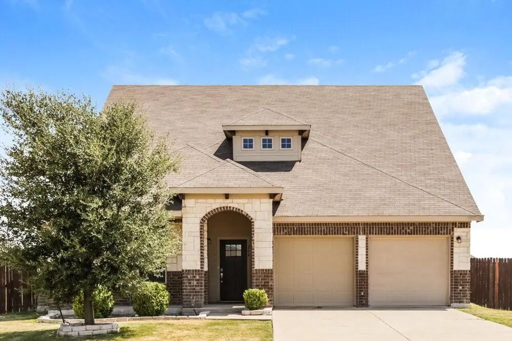 204 Bay Street, Waxahachie