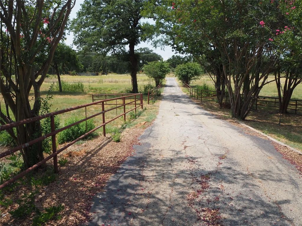 7118 Fm 2931, Aubrey