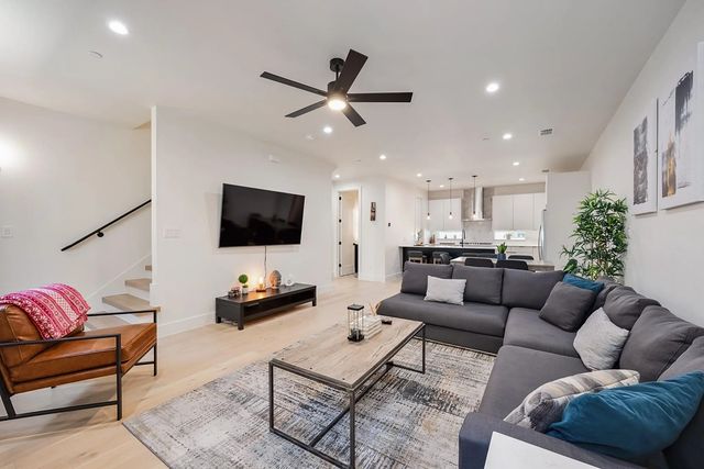 1141 N Madison Avenue 105, Dallas