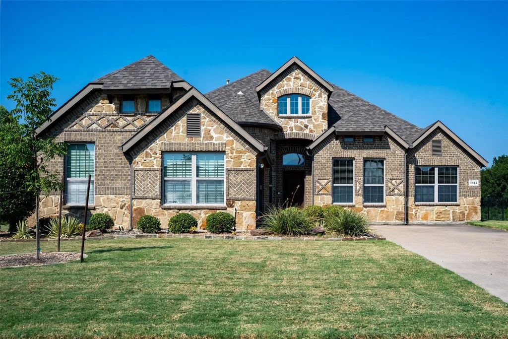 1824 Fair Oaks Lane, Royse City