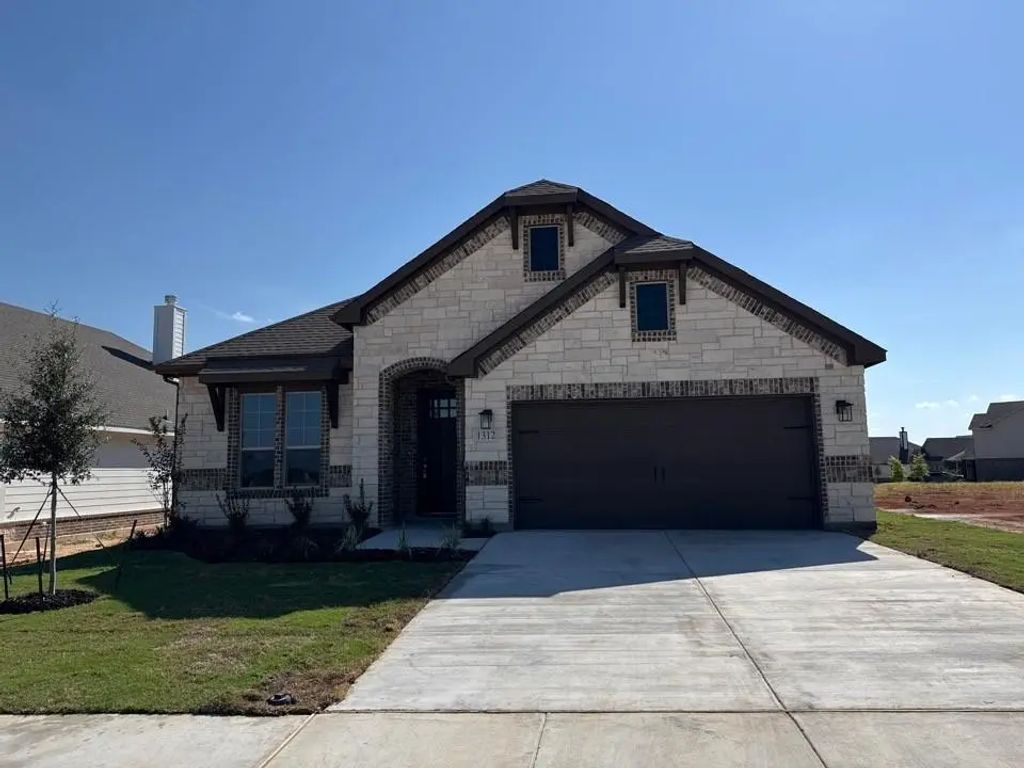 1312 Frio Drive, Springtown