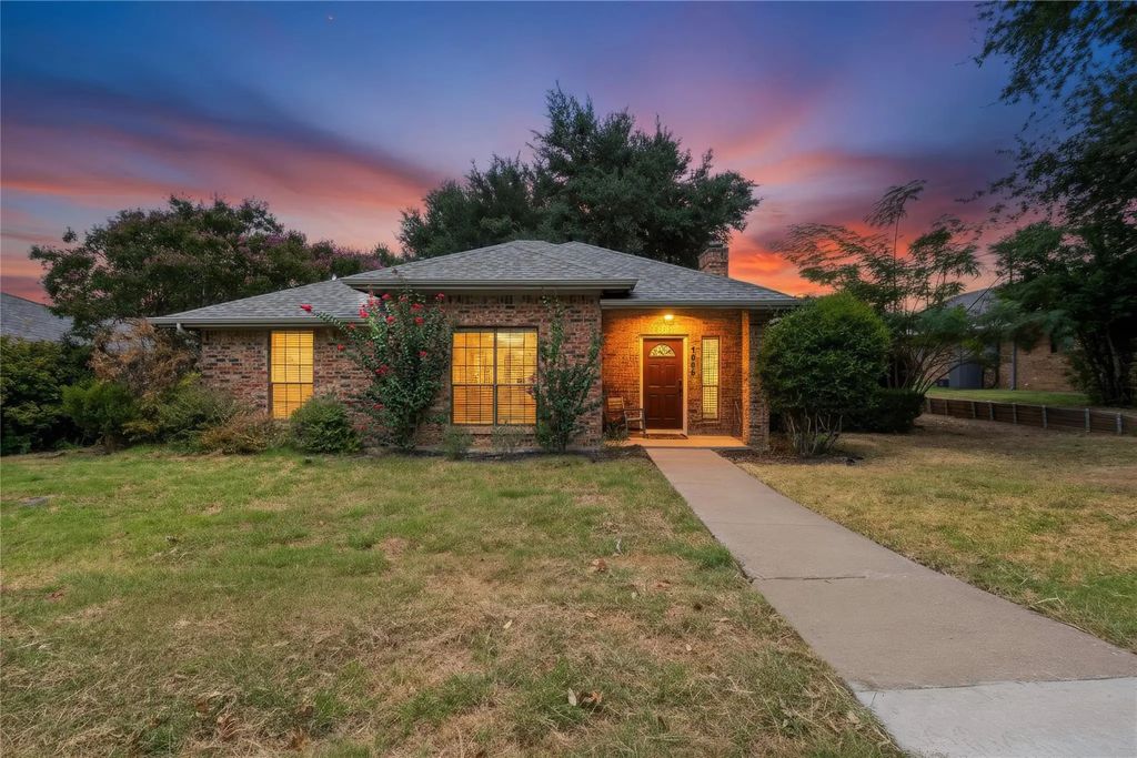 1006 Ridgeview, Carrollton