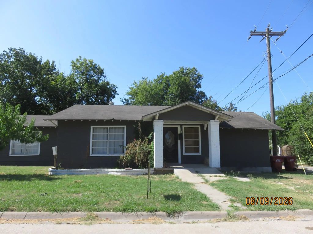 315 Maple Street, Farmersville