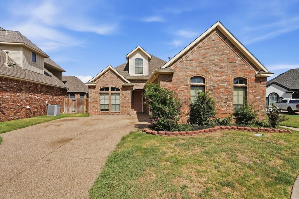4203 Lucy Lane, Arlington