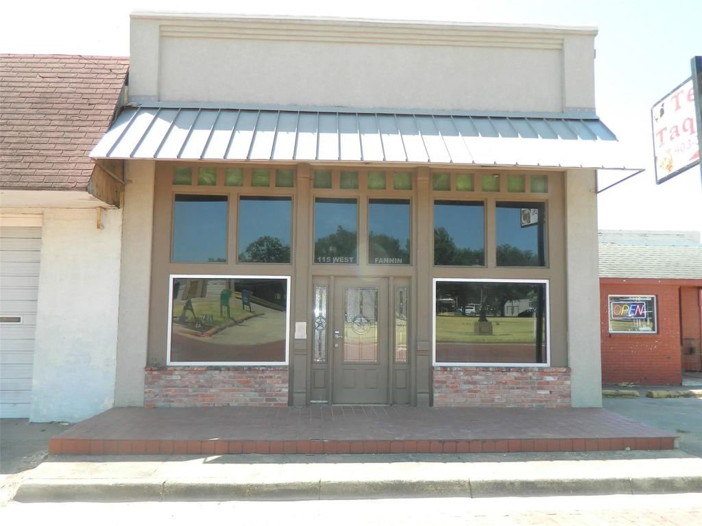 115 W Fannin Street W, Leonard