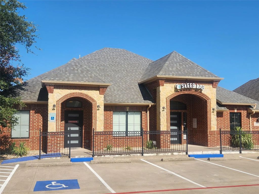2125 Martin Drive, Bedford