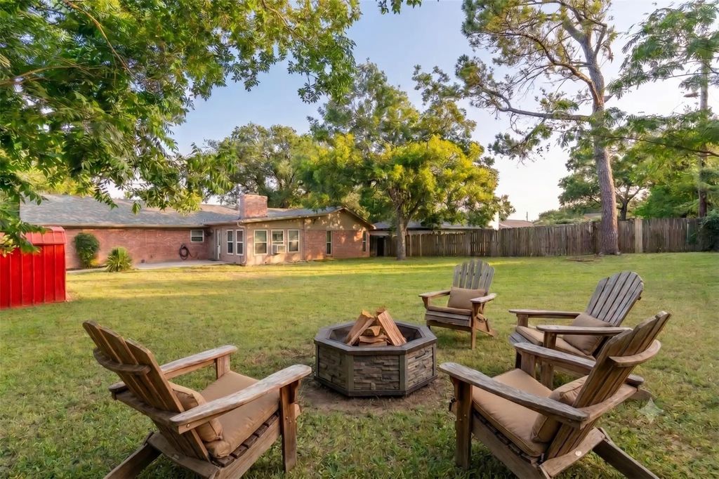 909 N Dove Road, Grapevine