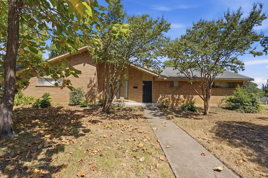 417 Lakeside Drive, Irving