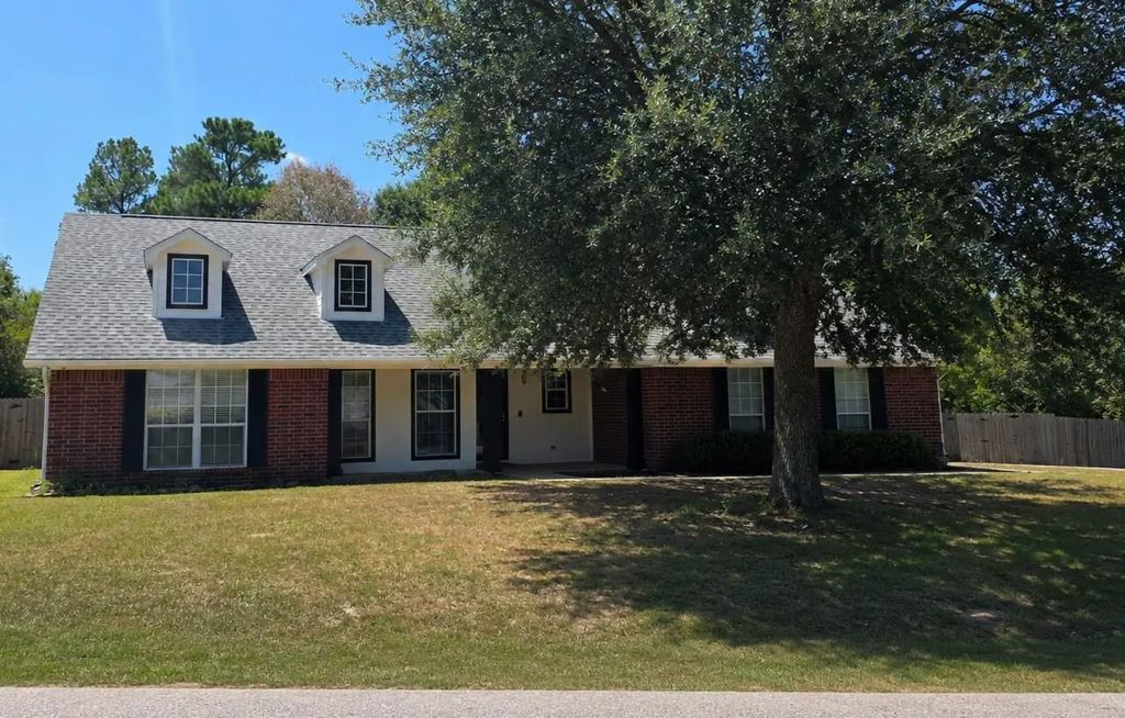 214 County Road 2504, Mineola