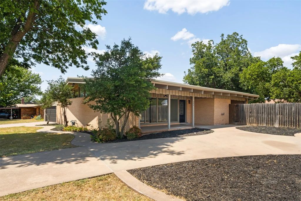 502 W Texas Avenue, Iowa Park
