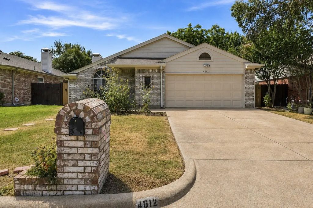 4612 Goldrock Drive, Fort Worth