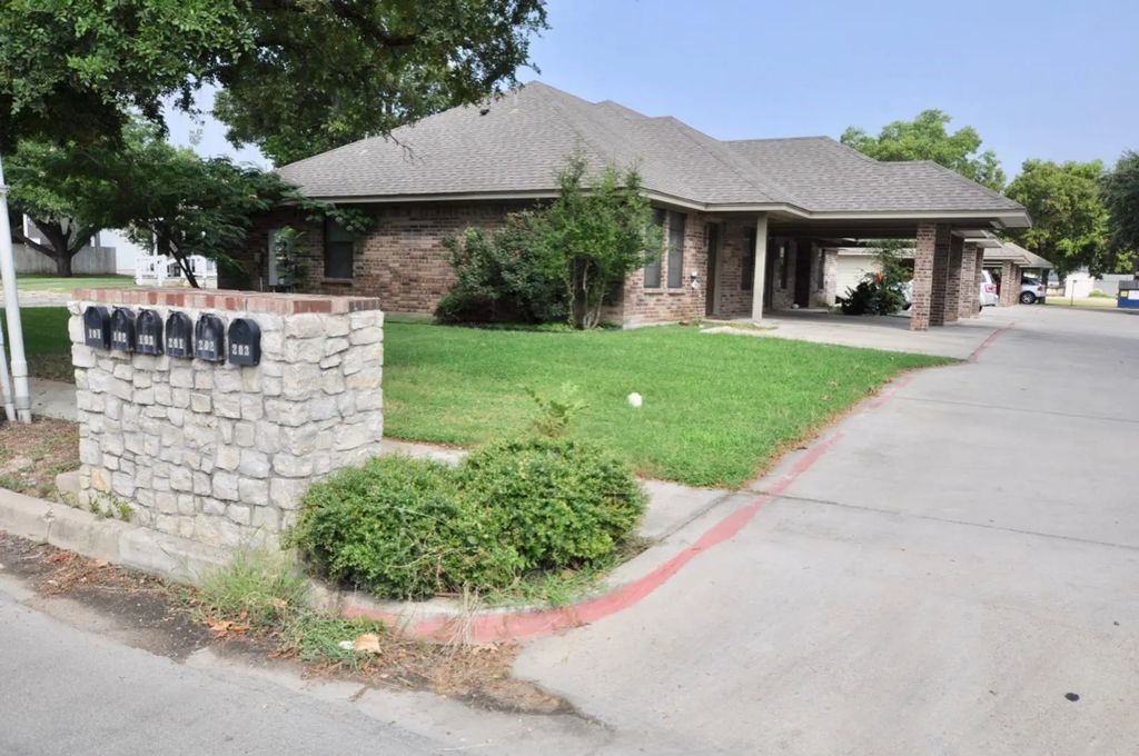 663 W Tarleton Street 201, Stephenville