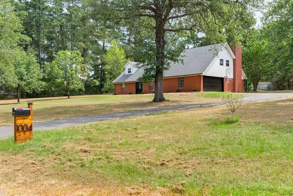 1004 Sunset Drive, Daingerfield