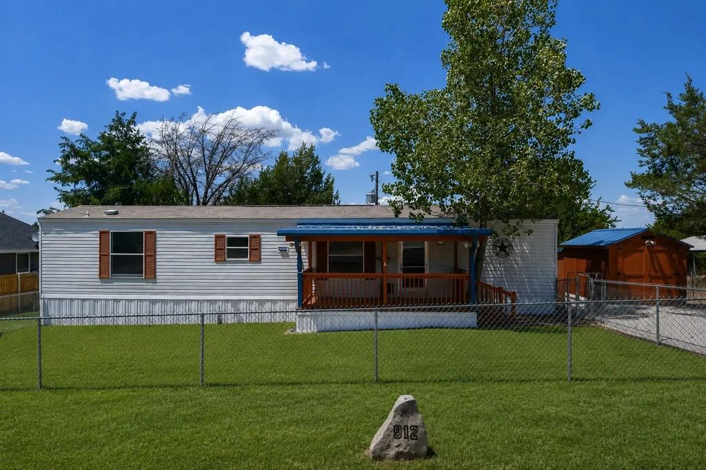 912 Pease River Drive, Granbury