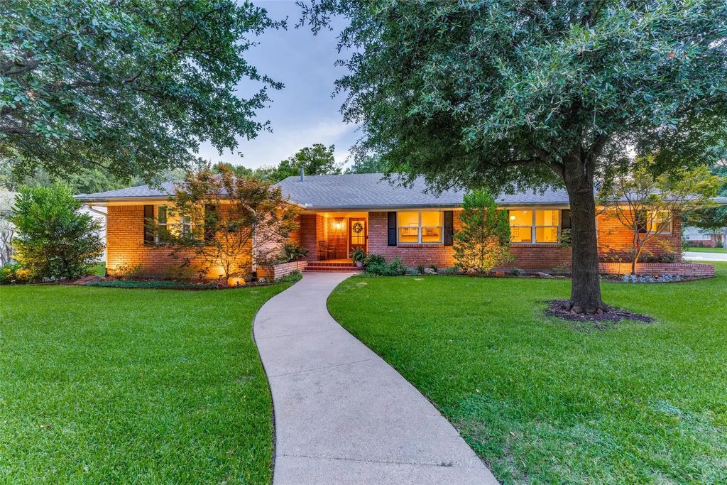 4241 Bilglade Road, Fort Worth