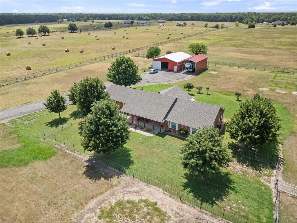 763 County Road 3505, Quinlan