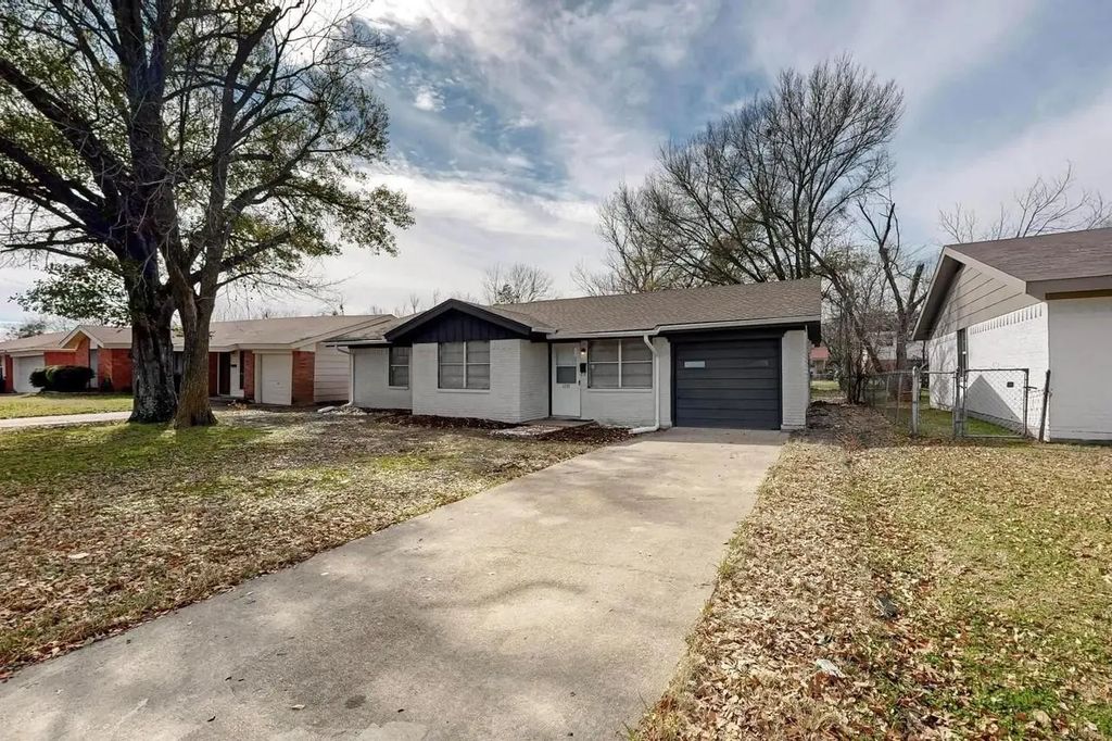 1208 S Benton Street, Corsicana