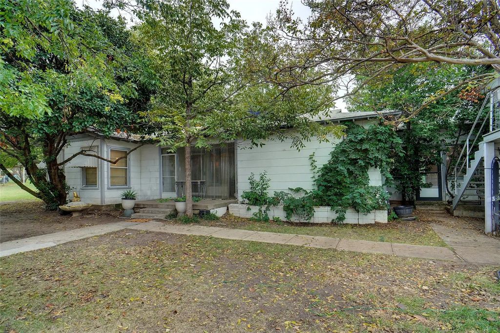 1000 Southeast Parkway, Azle