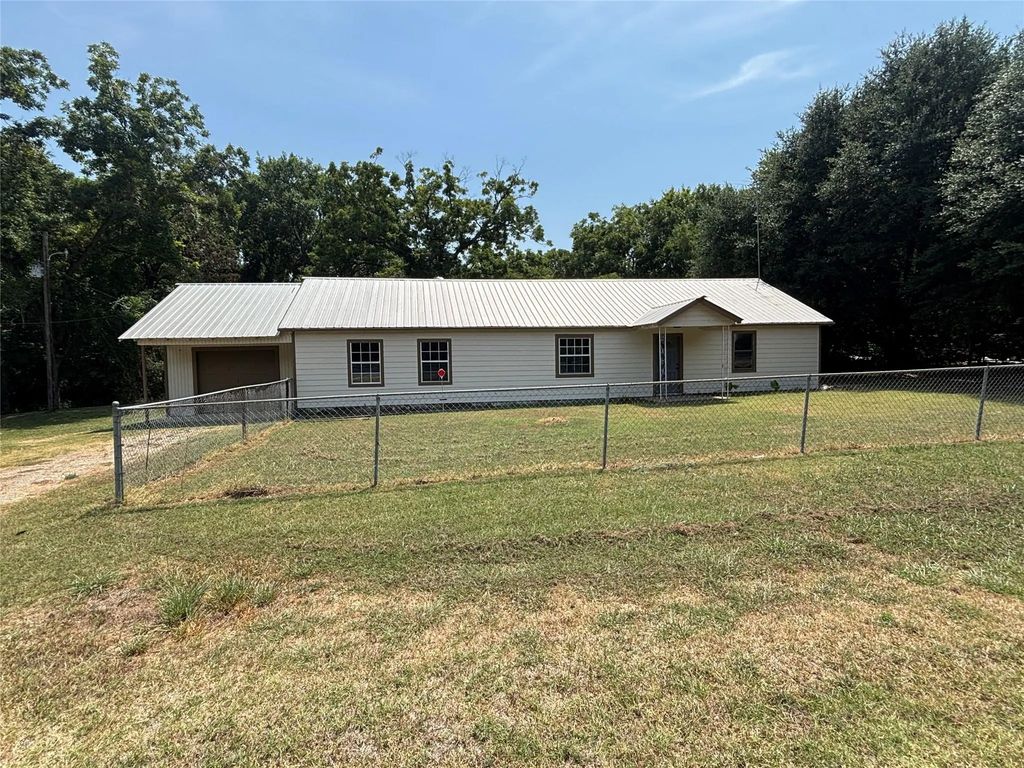 8844 State Highway 56, Sherman