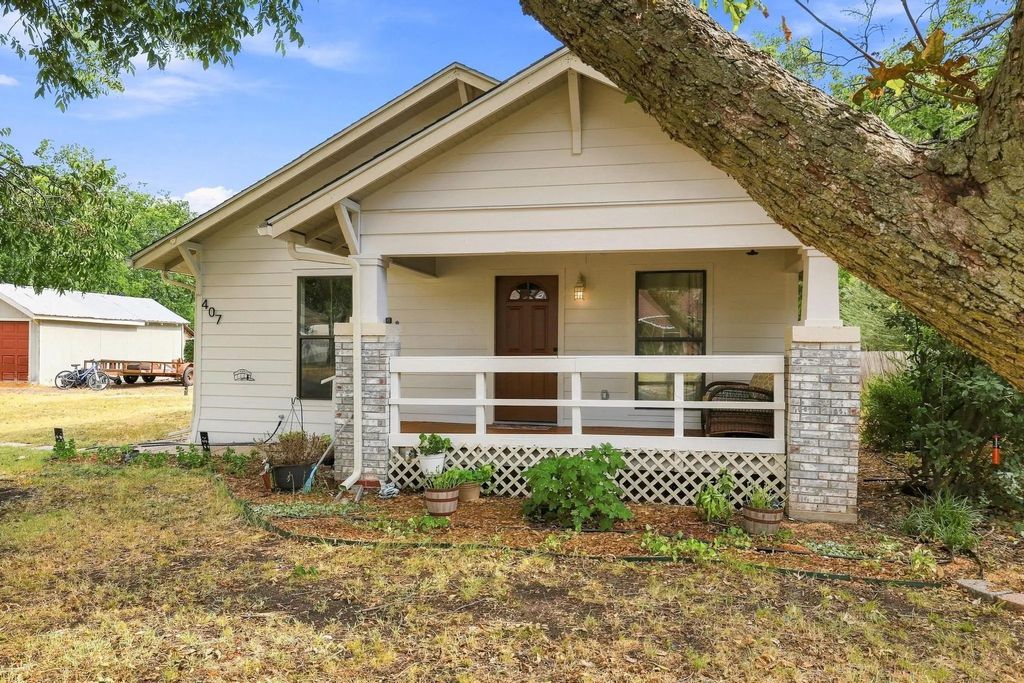 407 E Bois D Arc Street, Leonard