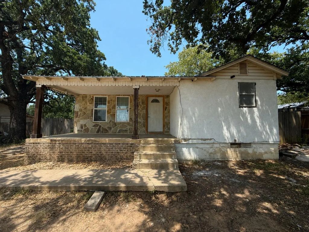 711 Kerley Street, Denton