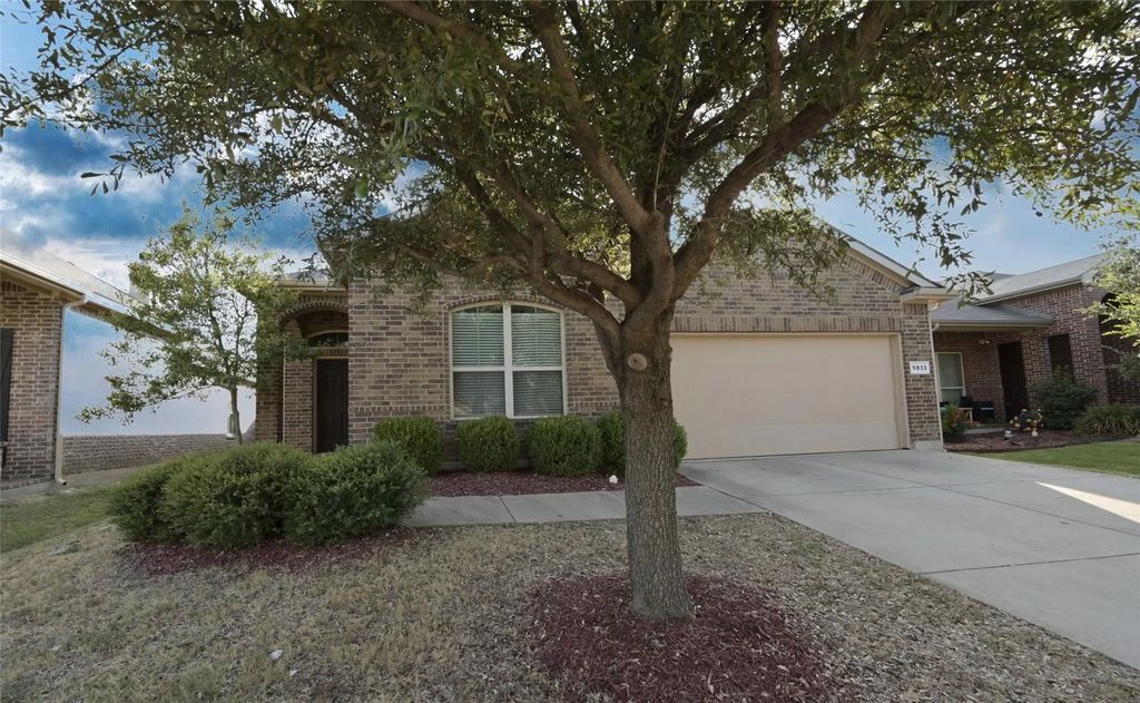 5933 Comanche Peak Drive, Fort Worth