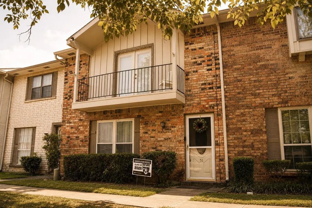 51 W Townhouse Lane 18, Grand Prairie