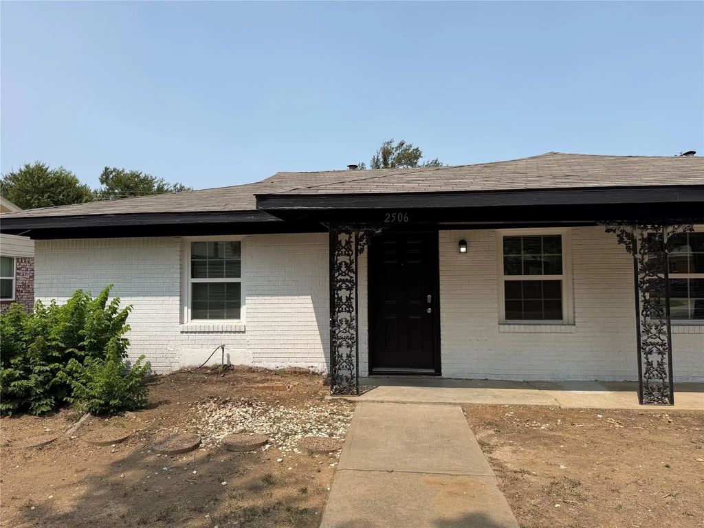 2506 Normont Circle, Fort Worth
