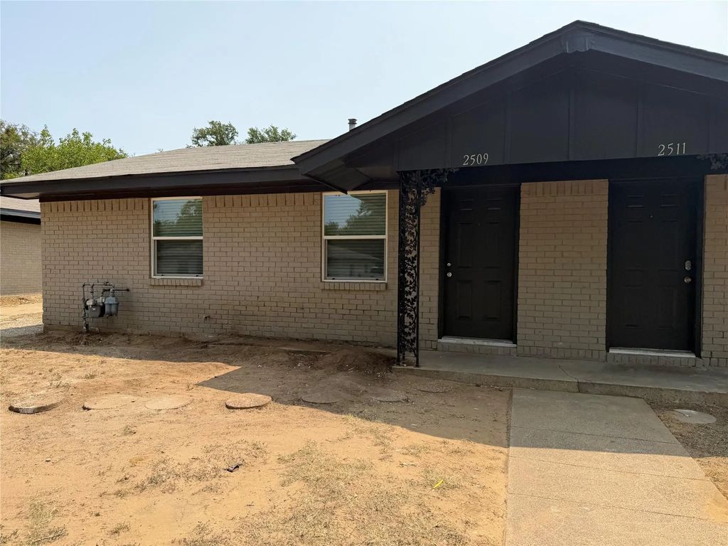 2509 Normont Circle, Fort Worth