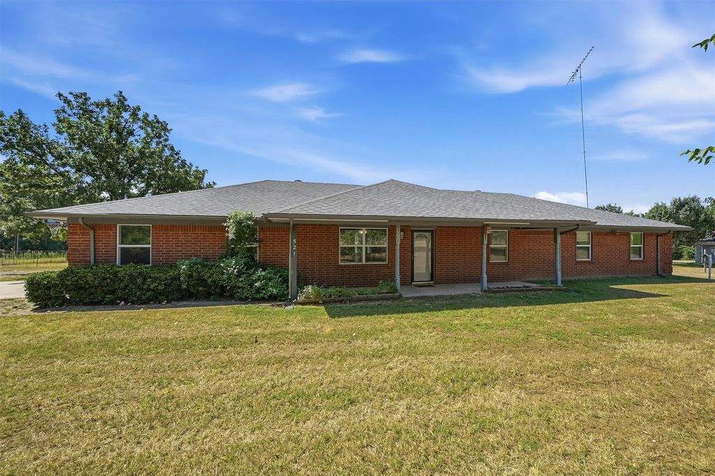 521 Mccraw Lane, Denison