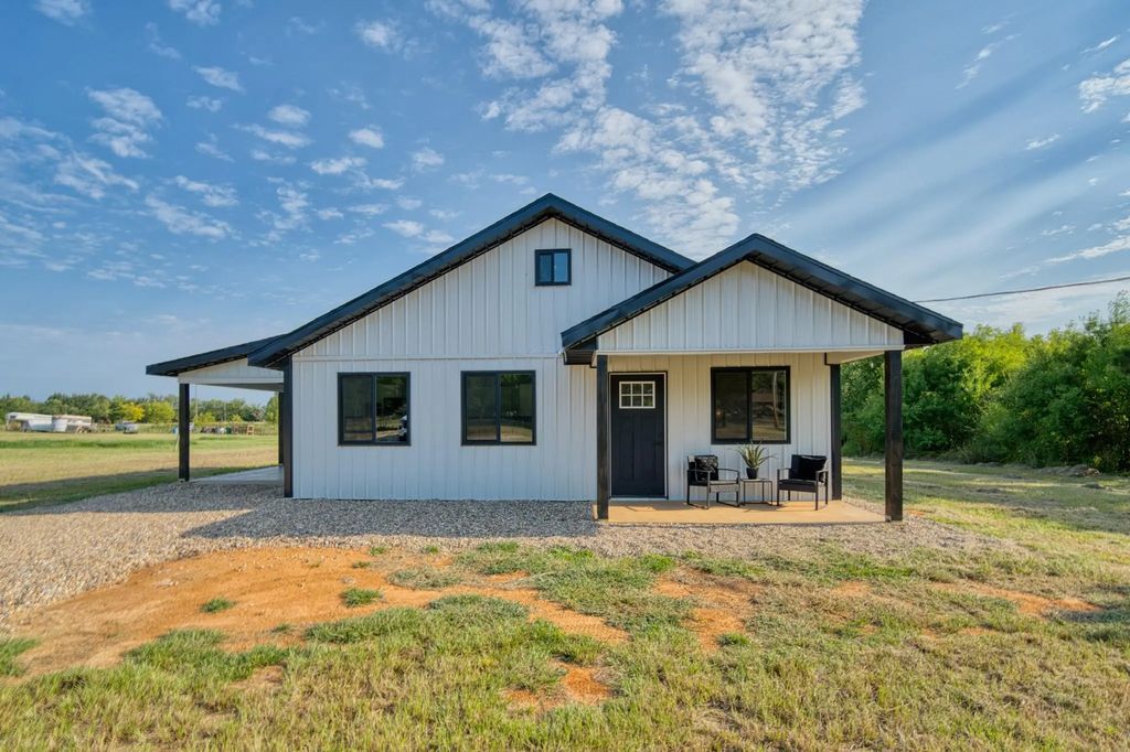 104 Private Road 33091, Omaha