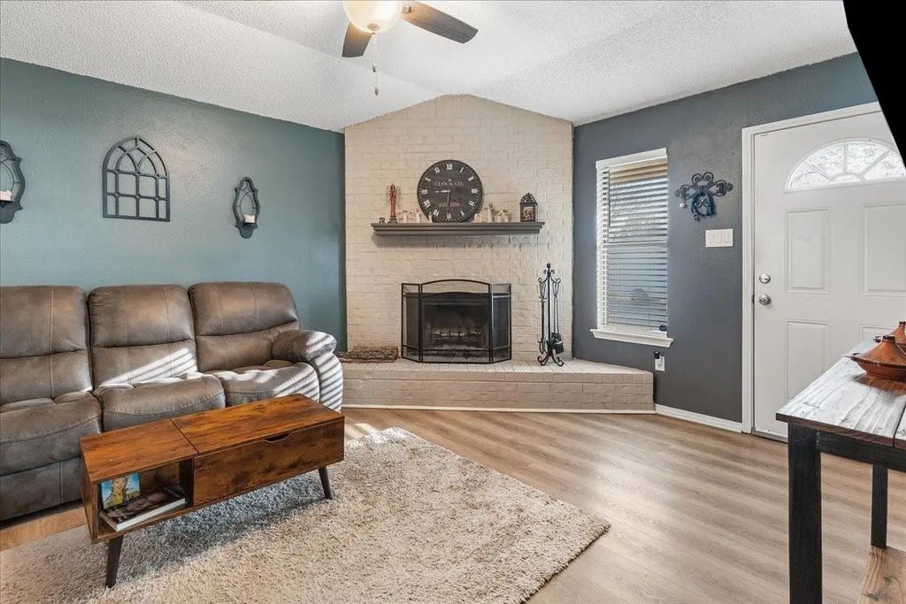 432 Post Oak Lane, Burleson