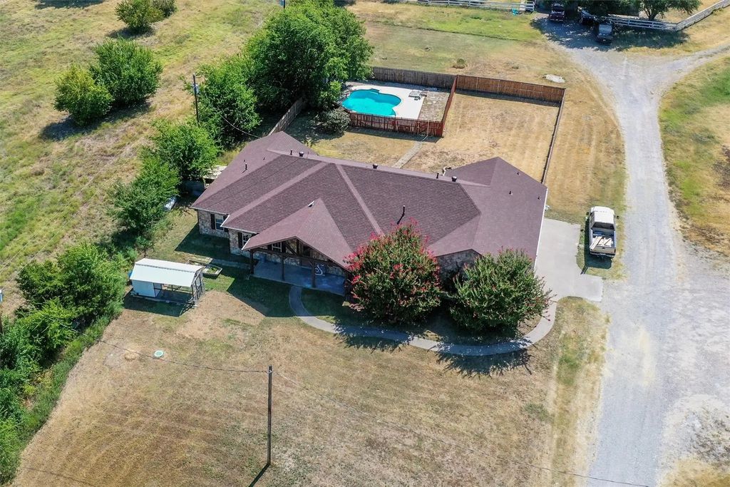 8787 S State Highway 78, Leonard