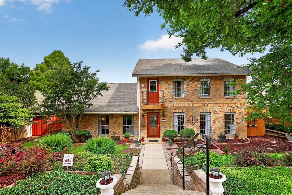 8261 Club Meadows Drive, Dallas