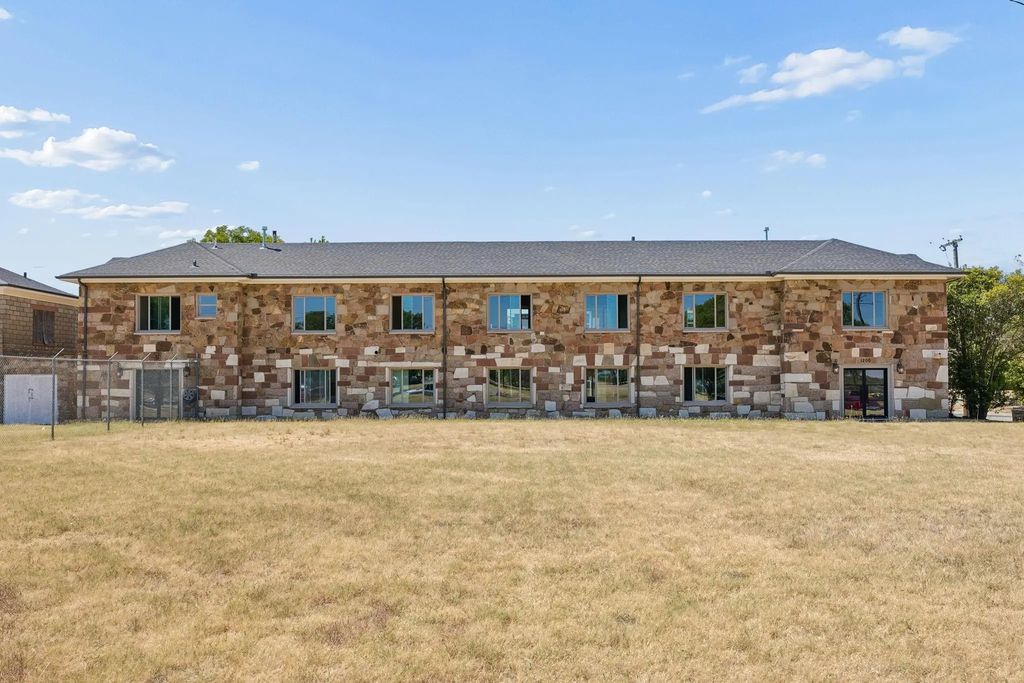 1200 E Maddox Avenue, Fort Worth
