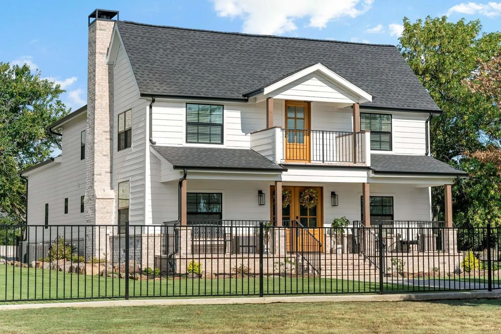 209 Mary Fitch Road, Sherman