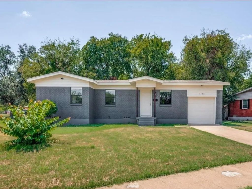 1208 Savage Drive, Fort Worth