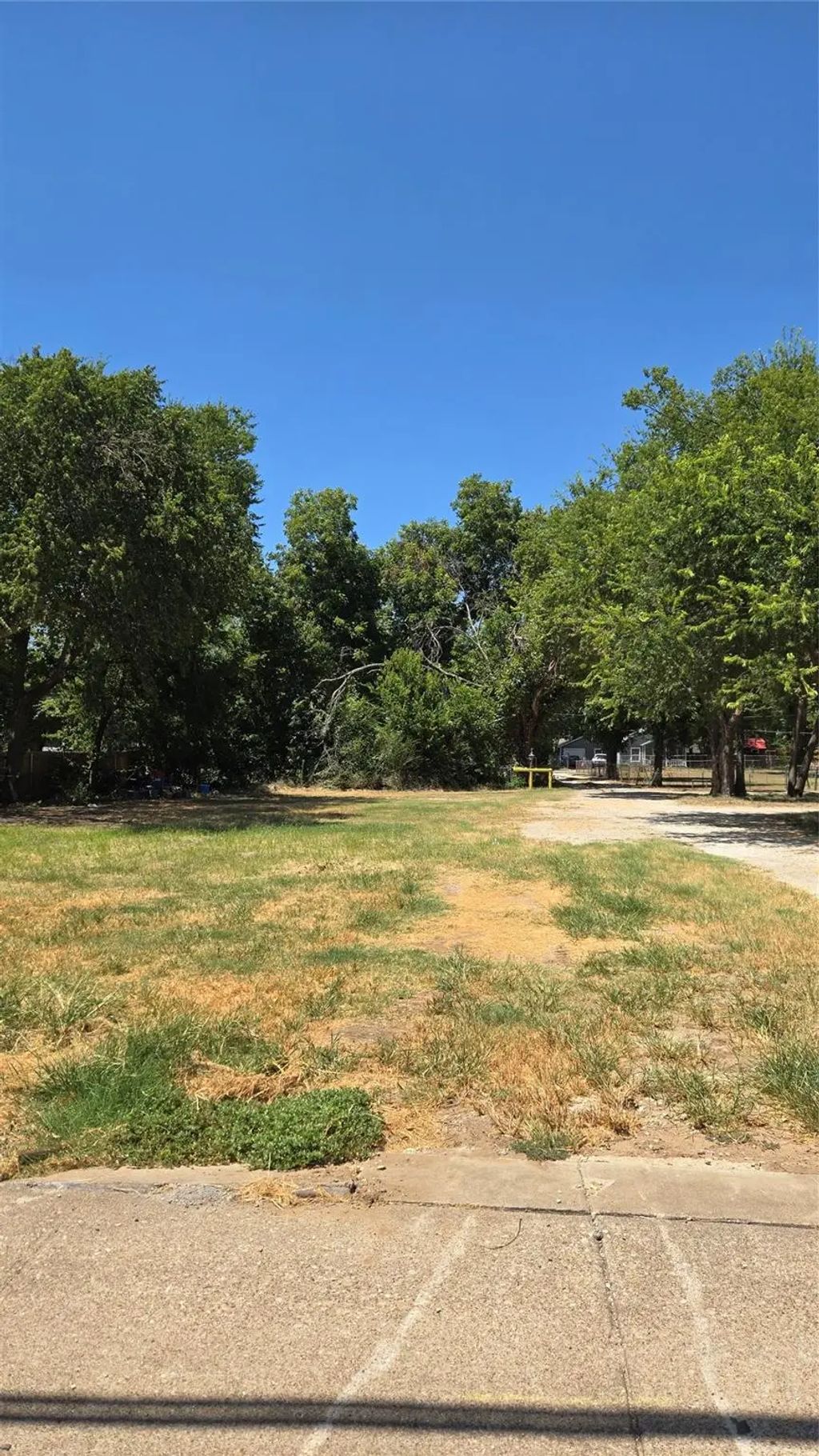 1125 E Henderson Street, Cleburne