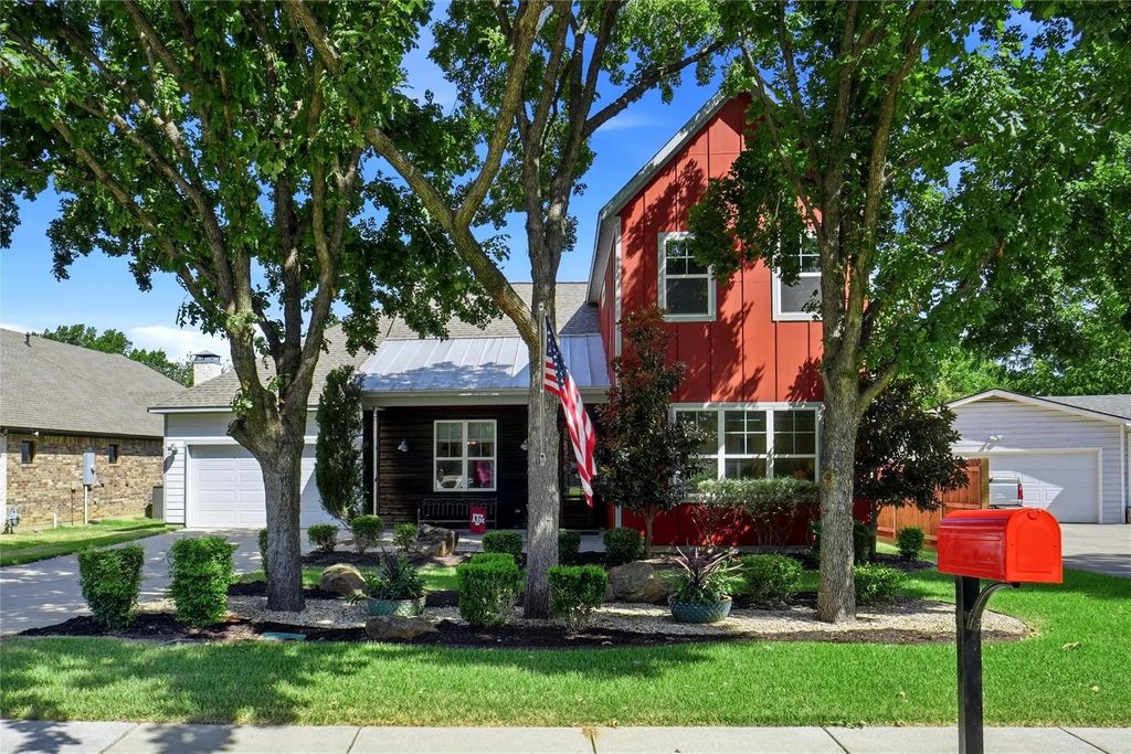 1300 Worthington Street, Grapevine