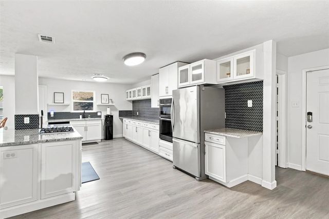 2021 Meadowcreek Drive, Plano