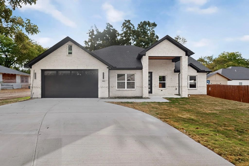 1011 Armstrong Road, Seagoville